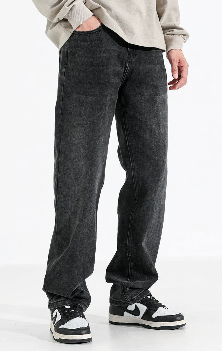 BLACK BASIC JEANS