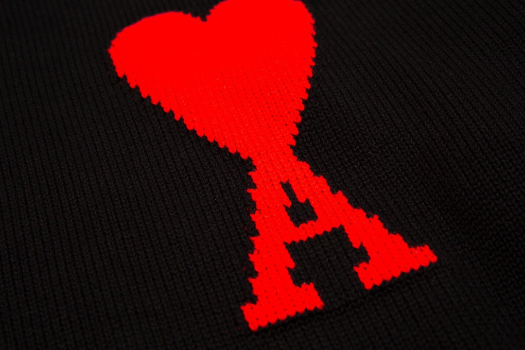 "HEART" - SWEATER